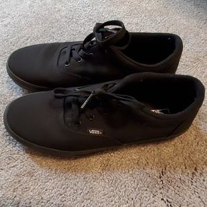 Boys Vans black skater shoes Size 7Y